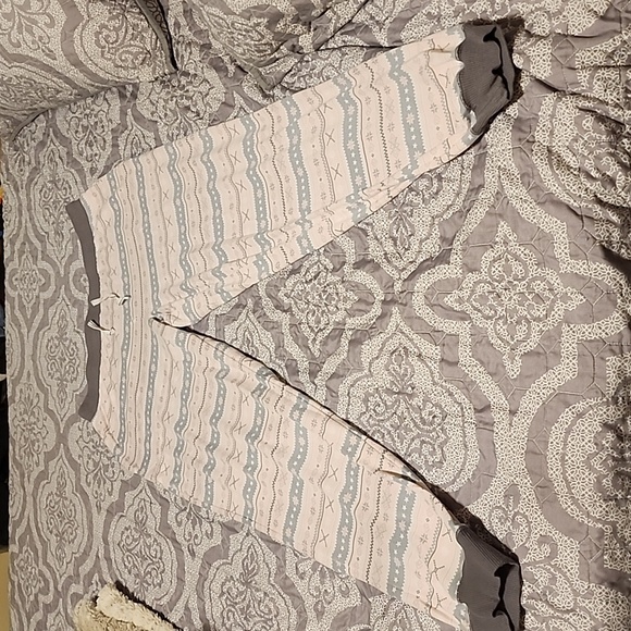 Pijamas - Picture 2 of 8